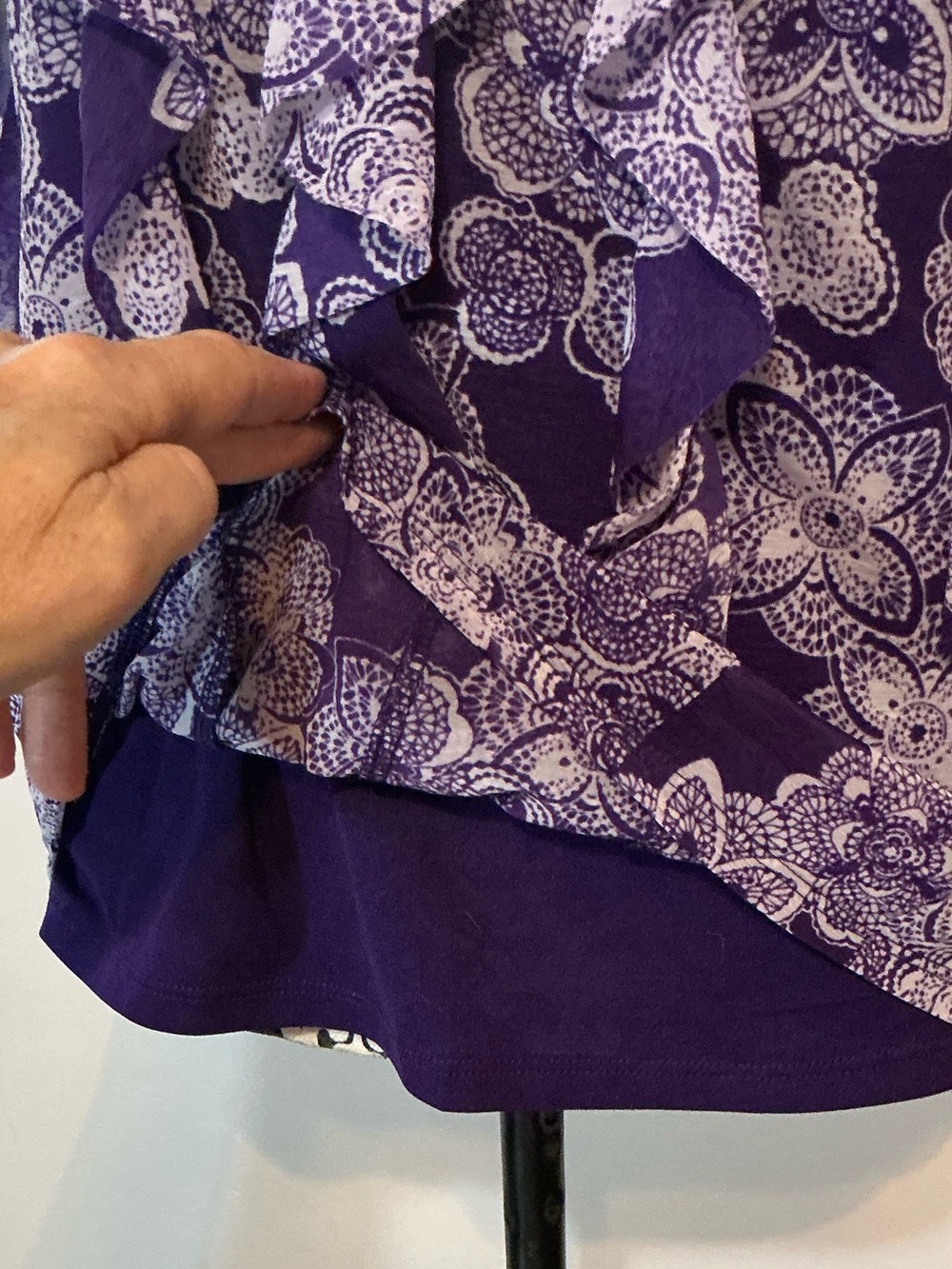 Elle Purple Ruffled VNeck Short Flutter Sleeve Blouse Size Large - Picture 7 of 12